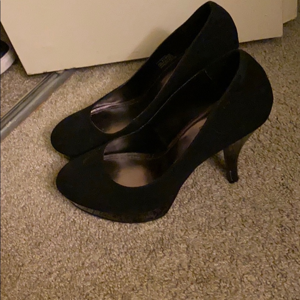 Shoes - Picture 2 of 3